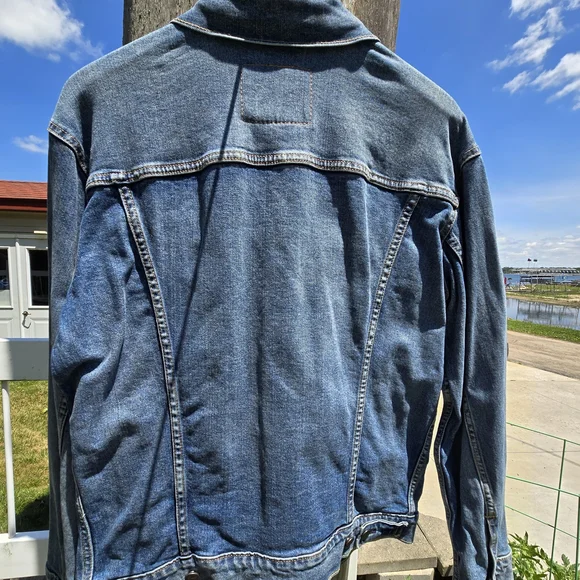 Levi's Premium Denim Trucker Jacket - Picture 7 of 8